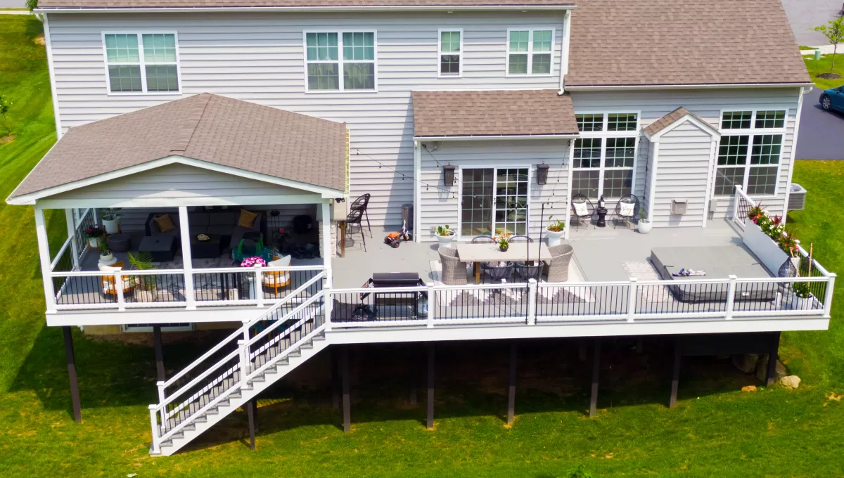 Screened Area &amp; Hot Tub