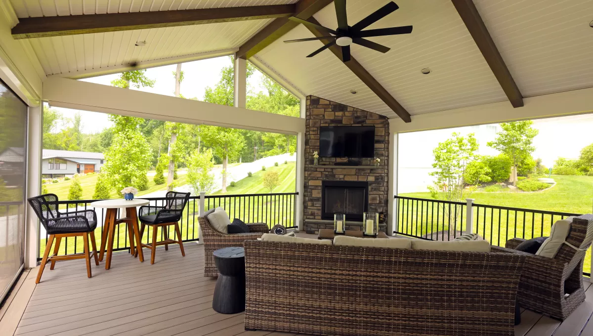 Deck Space &amp; Outdoor Fireplace